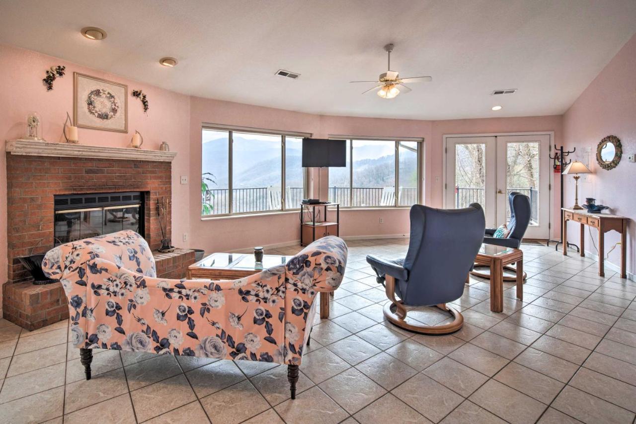 Charming Burnsville Apt With Mountain Views And Deck! Εξωτερικό φωτογραφία