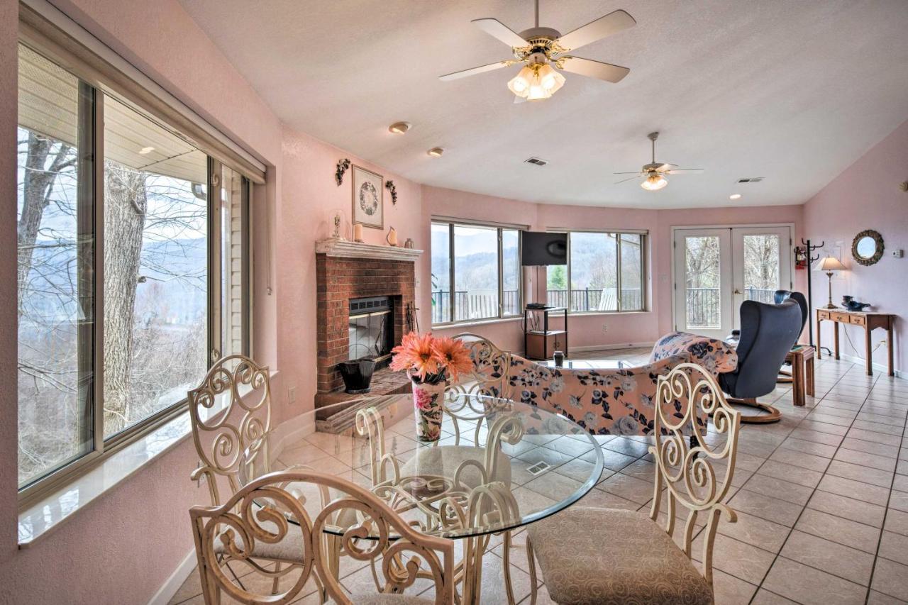 Charming Burnsville Apt With Mountain Views And Deck! Εξωτερικό φωτογραφία