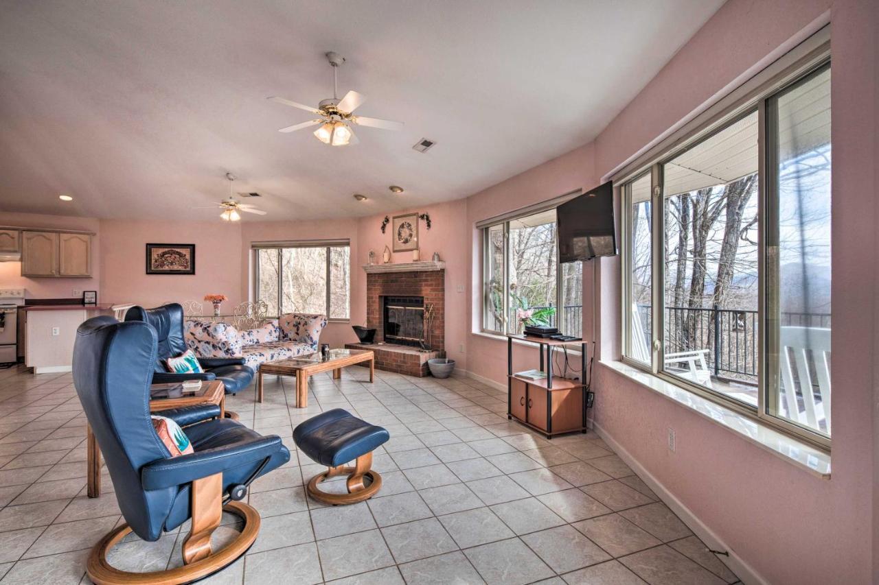 Charming Burnsville Apt With Mountain Views And Deck! Εξωτερικό φωτογραφία