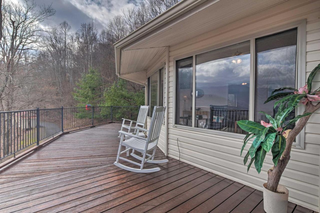 Charming Burnsville Apt With Mountain Views And Deck! Εξωτερικό φωτογραφία